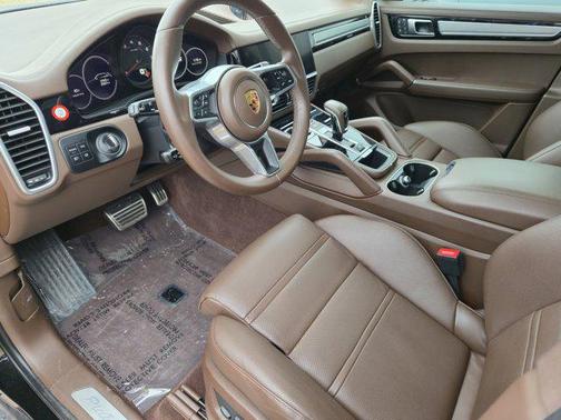 2023 Porsche Cayenne Platinum Edition