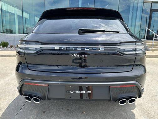2025 Porsche Macan AWD