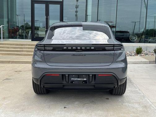 2025 Porsche Macan 4S