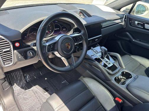 2023 Porsche Cayenne Platinum Edition