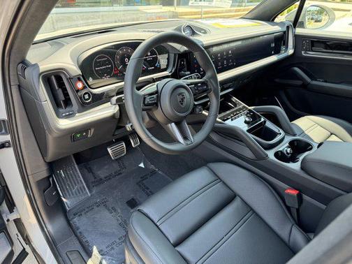 2025 Porsche Cayenne Turbo