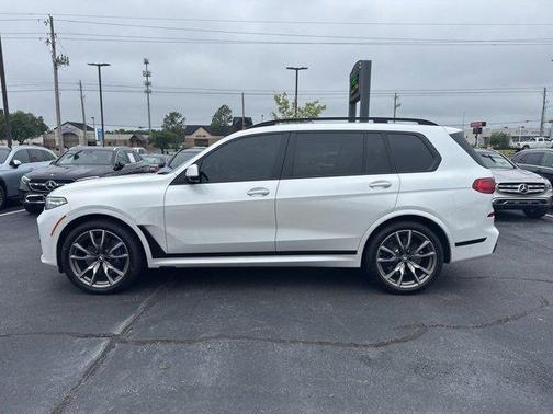 2022 BMW X7 M50i