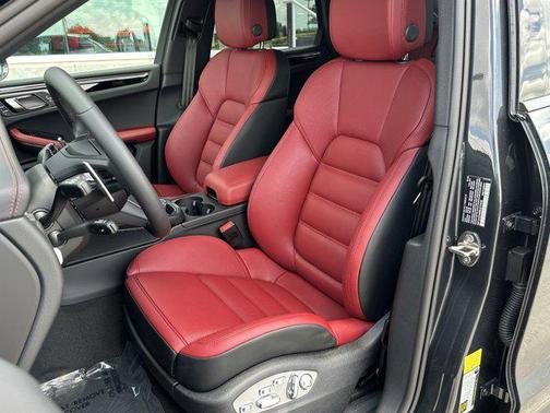 2025 Porsche Macan AWD