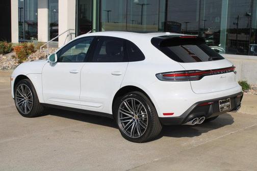 2025 Porsche Macan Base