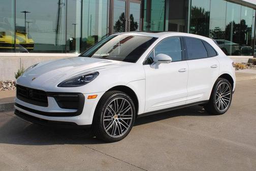 2025 Porsche Macan Base