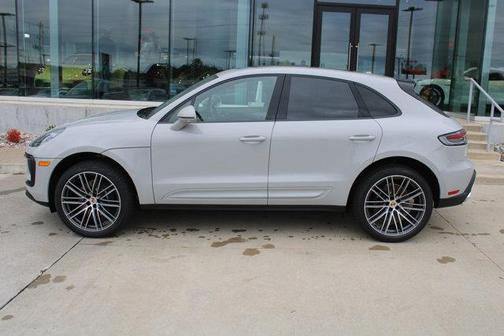 2025 Porsche Macan AWD