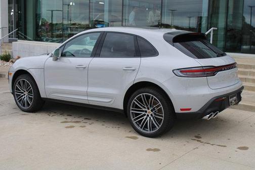 2025 Porsche Macan AWD