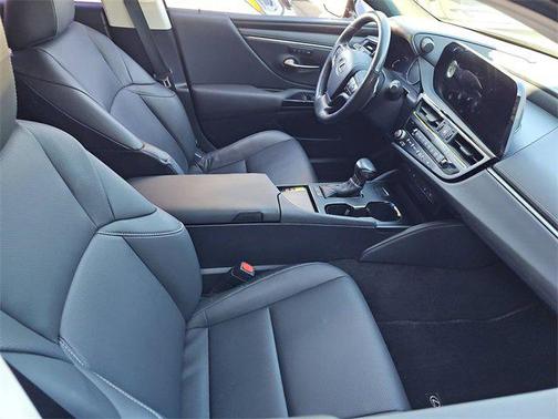 2023 Lexus ES 300h Base