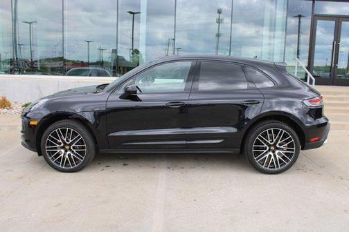 2025 Porsche Macan Base