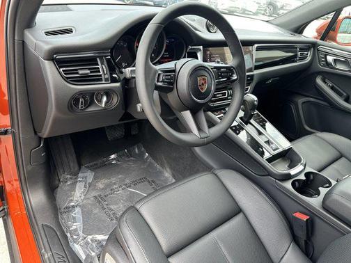 2025 Porsche Macan AWD