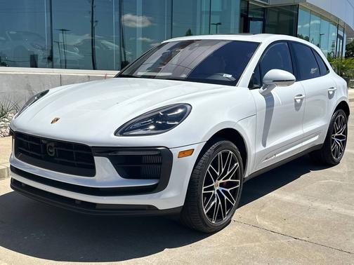 Carrara White Metallic 2023 Porsche Macan