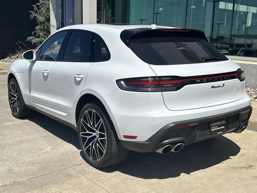 Carrara White Metallic 2023 Porsche Macan