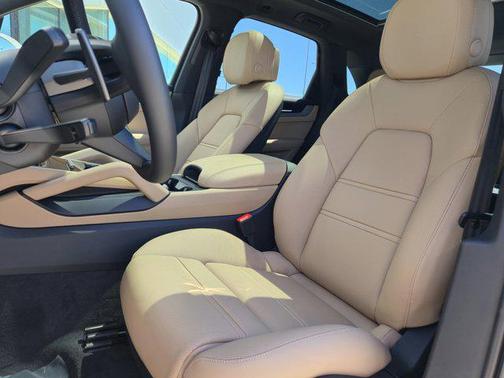 2025 Porsche Cayenne AWD