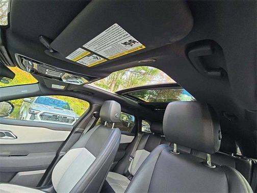 2024 Land Rover Range Rover Velar P250 SE R-Dynamic