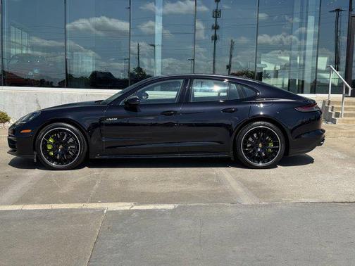 2022 Porsche Panamera E-Hybrid 4