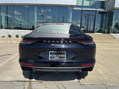 2022 Porsche Panamera E-Hybrid 4