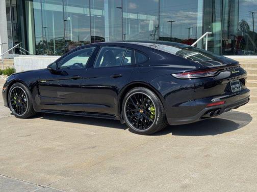 2022 Porsche Panamera E-Hybrid 4