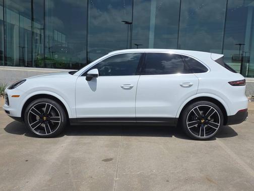 Carrara White Metallic 2023 Porsche Cayenne