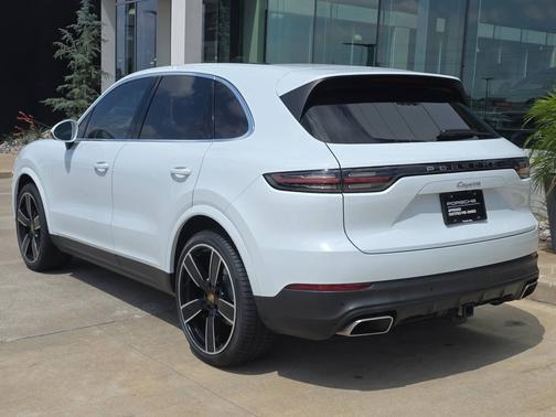 Carrara White Metallic 2023 Porsche Cayenne