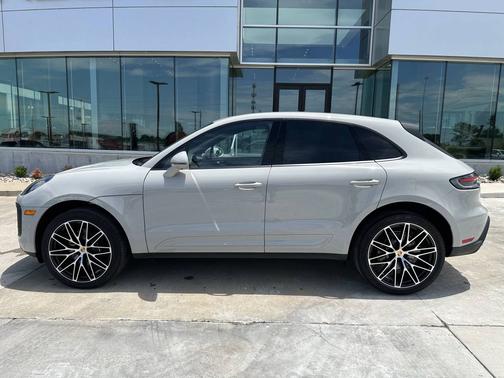 Chalk 2025 Porsche Macan