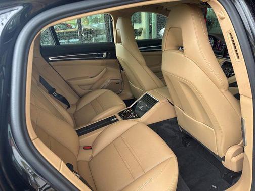 2023 Porsche Panamera 4 Platinum Edition
