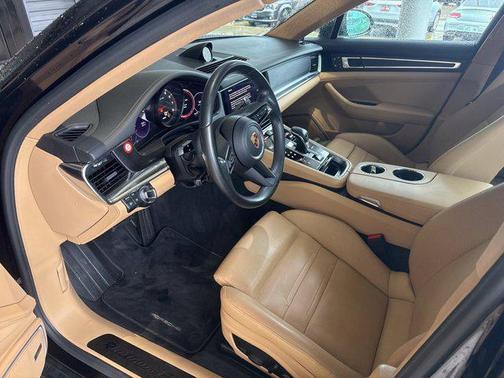 2023 Porsche Panamera 4 Platinum Edition