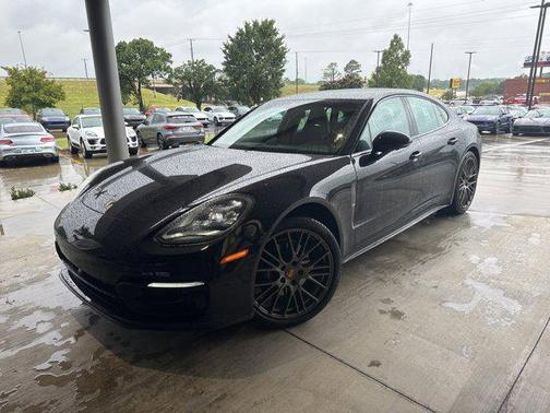 2023 Porsche Panamera 4 Platinum Edition