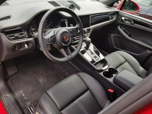 2025 Porsche Macan AWD