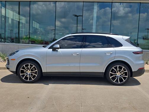 Dolomite Silver Metallic 2023 Porsche Cayenne