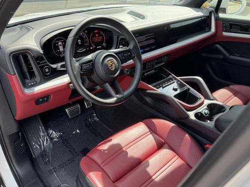 2024 Porsche Cayenne S