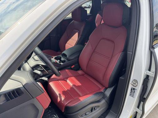 2024 Porsche Cayenne S