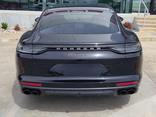 2023 Porsche Panamera 4 Platinum Edition