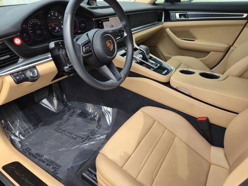 2023 Porsche Panamera 4 Platinum Edition