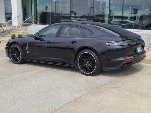 2023 Porsche Panamera 4 Platinum Edition