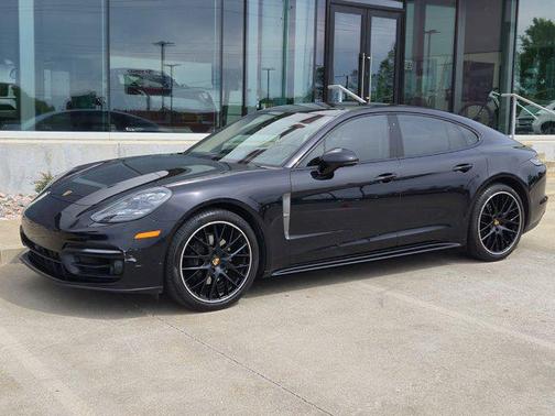 2023 Porsche Panamera 4 Platinum Edition