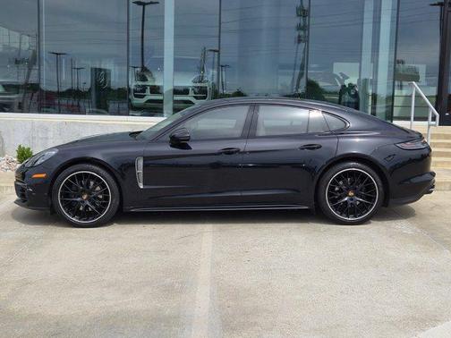 2023 Porsche Panamera 4 Platinum Edition