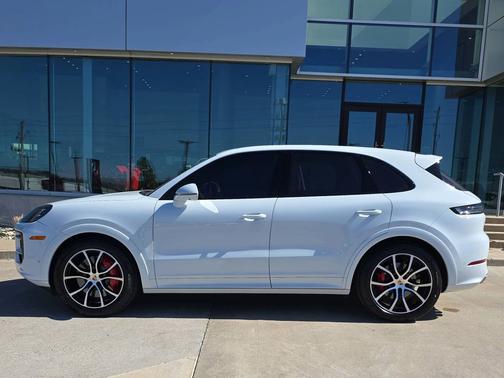 2024 Porsche Cayenne 