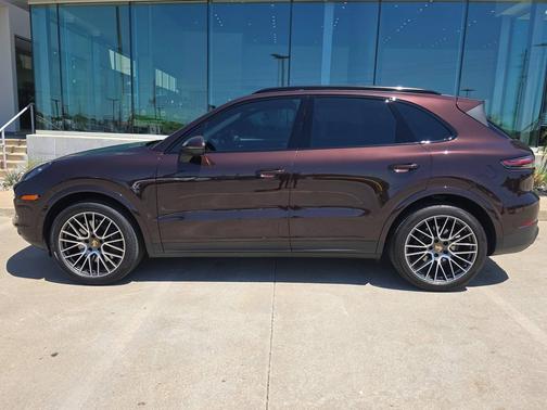Mahogany Metallic 2023 Porsche Cayenne