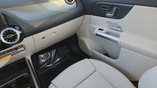 2025 Mercedes-Benz GLA 250 