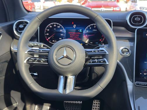 2025 Mercedes-Benz GLC 300 