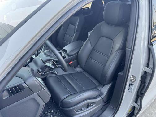 2025 Porsche Cayenne 