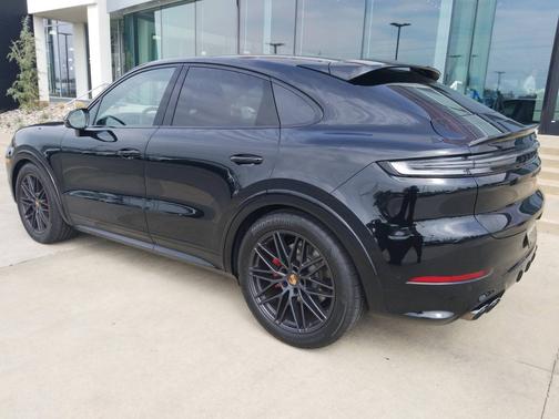 Chromite Black Metallic 2025 Porsche Cayenne