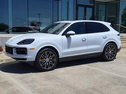 Carrara White Metallic 2025 Porsche Cayenne