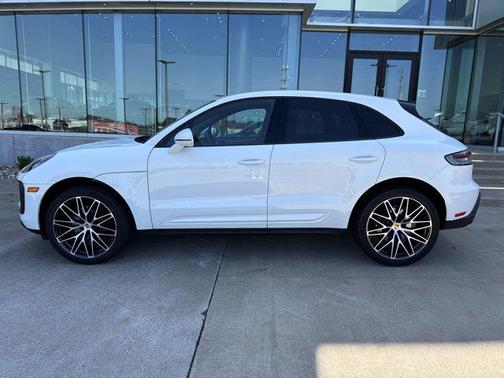 2022 Porsche Macan Base