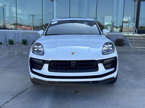 2022 Porsche Macan Base