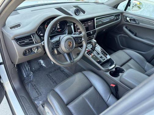 2022 Porsche Macan Base