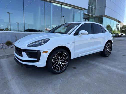 2022 Porsche Macan Base