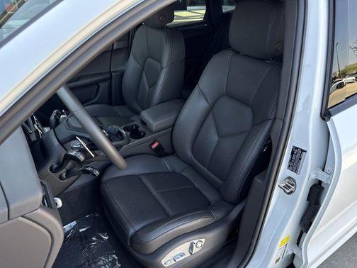 2022 Porsche Macan Base