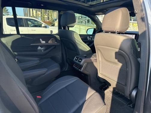 2025 Mercedes-Benz GLS 450 
