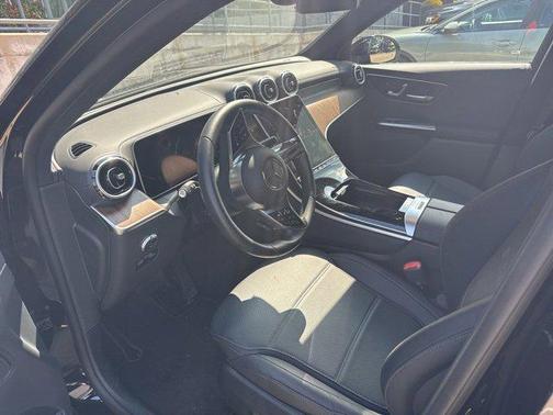 2025 Mercedes-Benz GLC 300 